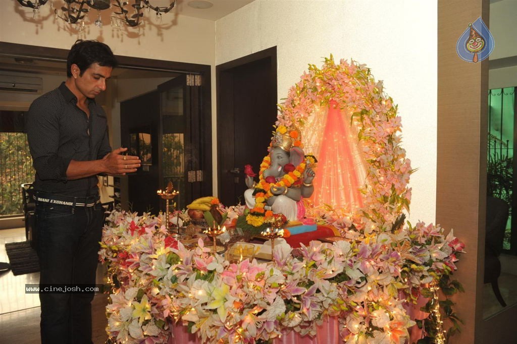 Bolly Celebs Celebrates Ganesh Festival - 46 / 57 photos