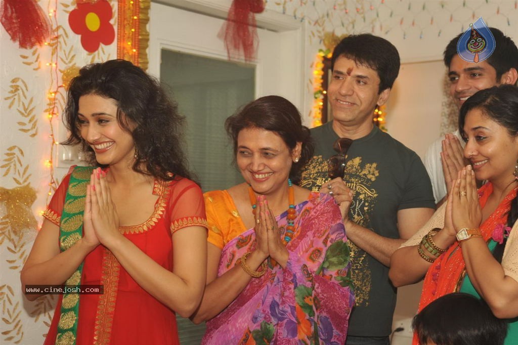 Bolly Celebs Celebrates Ganesh Festival - 47 / 57 photos