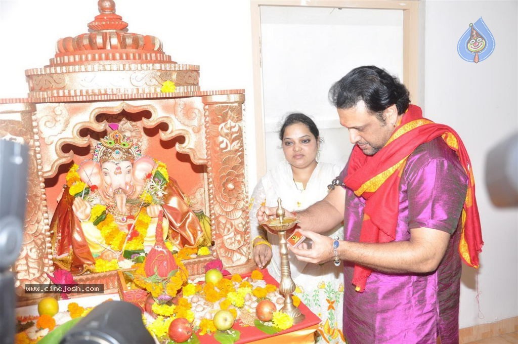 Bolly Celebs Celebrates Ganesh Festival - 51 / 57 photos