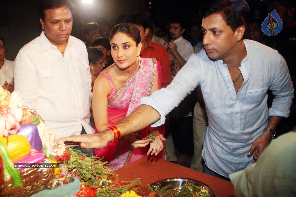 Bolly Celebs Celebrates Ganesh Festival - 56 / 57 photos