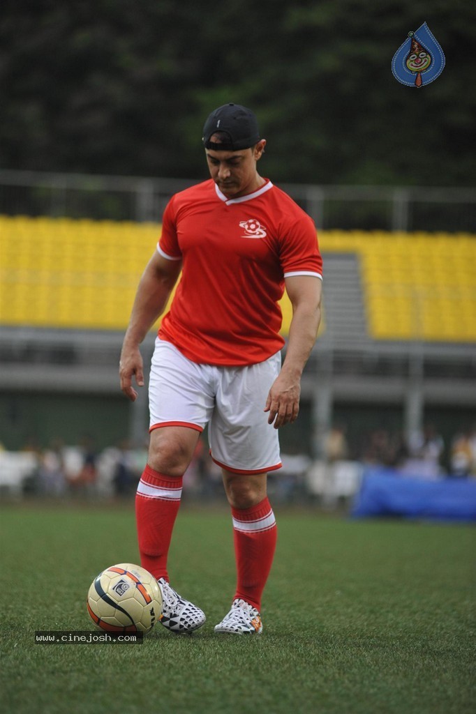 Bolly Celebs Charity Football Match Photos - 140 / 152 photos