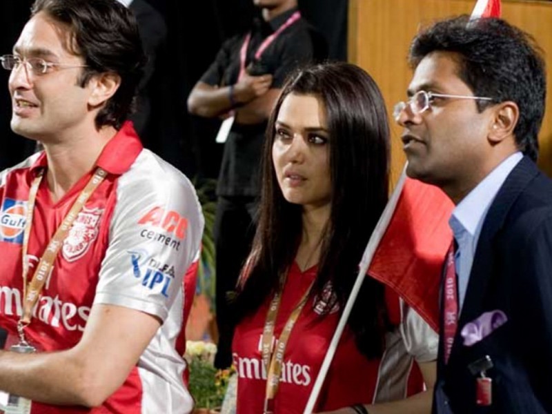 Bolly Celebs Enjoys IPL Matches - 32 / 74 photos