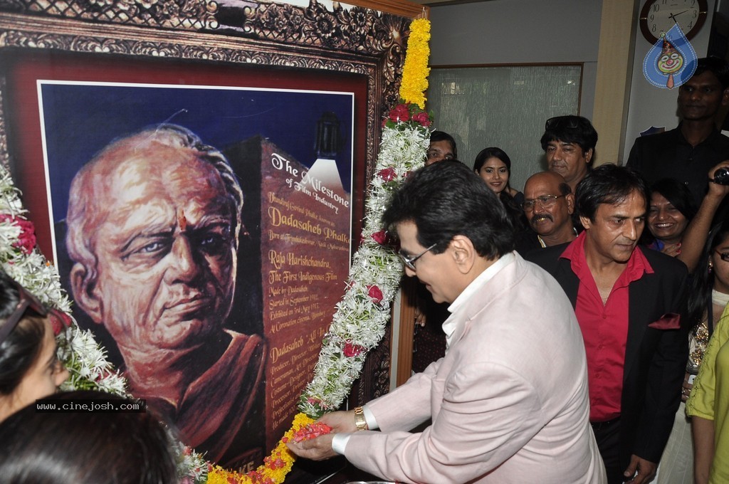 Bolly Celebs at Dadasaheb Phalke Academy Awards 2014 - 9 / 91 photos