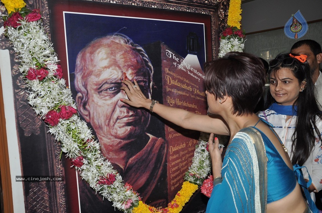 Bolly Celebs at Dadasaheb Phalke Academy Awards 2014 - 22 / 91 photos