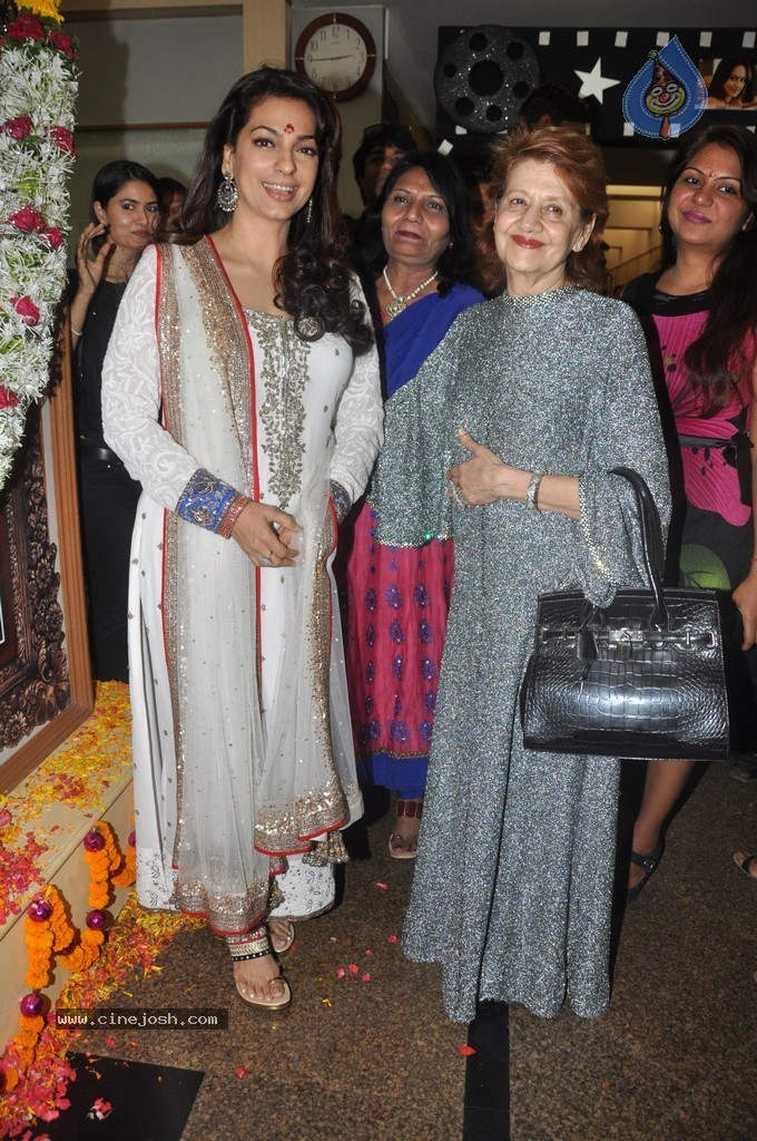 Bolly Celebs at Dadasaheb Phalke Academy Awards 2014 - 32 / 91 photos