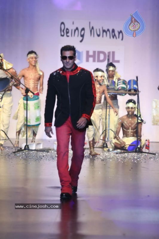 Bolly Celebs Human Fashion Show at HDIL India Couture Week - 22 / 104 photos