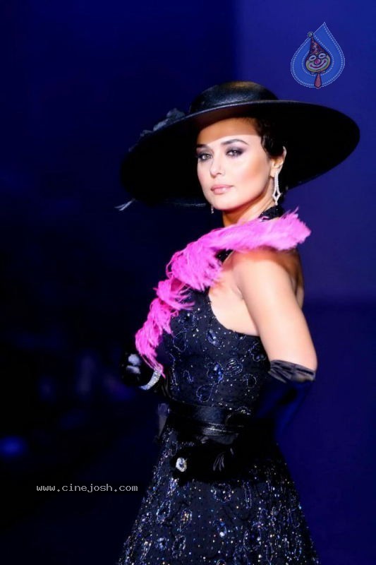 Bolly Celebs Human Fashion Show at HDIL India Couture Week - 23 / 104 photos