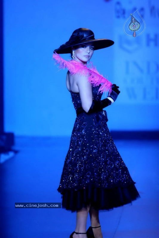 Bolly Celebs Human Fashion Show at HDIL India Couture Week - 68 / 104 photos