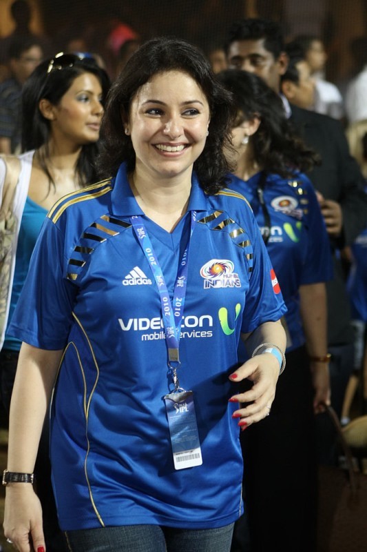 Bolly Celebs Hungama in IPL - 3 / 13 photos