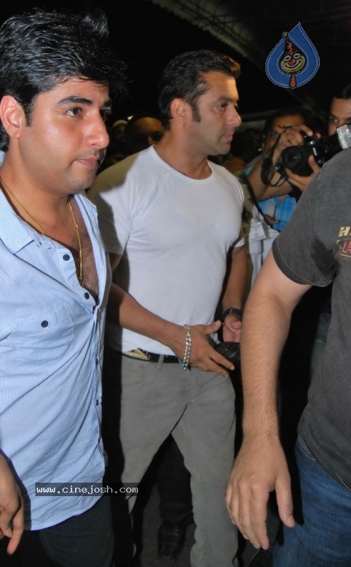 Bolly Celebs Leave for IIFA Awards Event - 14 / 93 photos