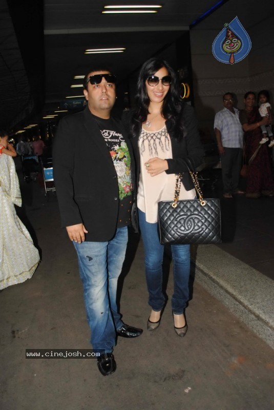 Bolly Celebs Leave for IIFA Awards Event - 24 / 93 photos
