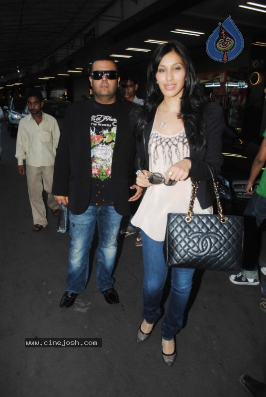 Bolly Celebs Leave for IIFA Awards Event - 43 / 93 photos
