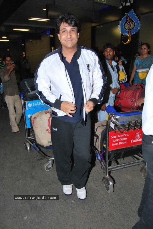 Bolly Celebs Leave for IIFA Awards Event - 59 / 93 photos