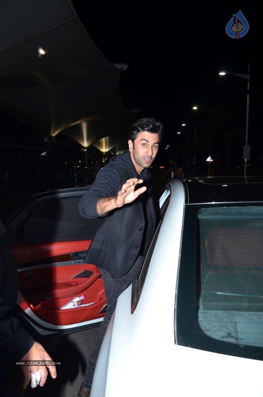 Bolly Celebs Snapped at Mumbai Airport - 50 / 57 photos