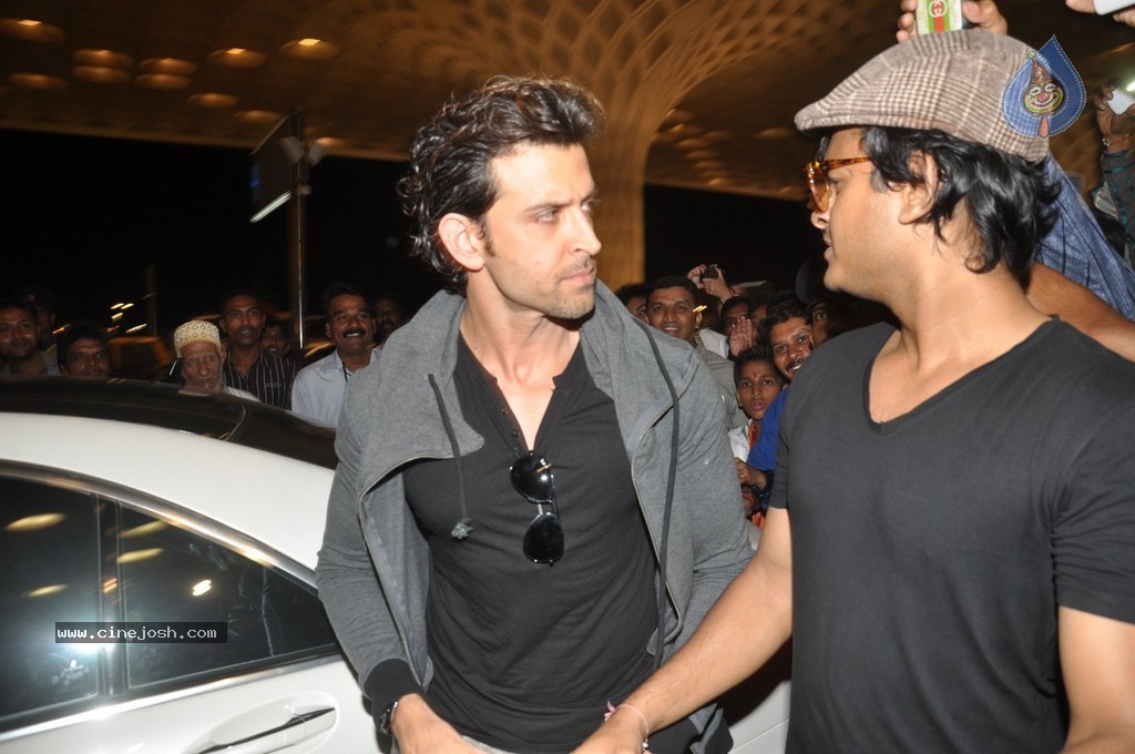 Bolly Celebs Snapped Leaving for IIFA 2014 - 20 / 77 photos