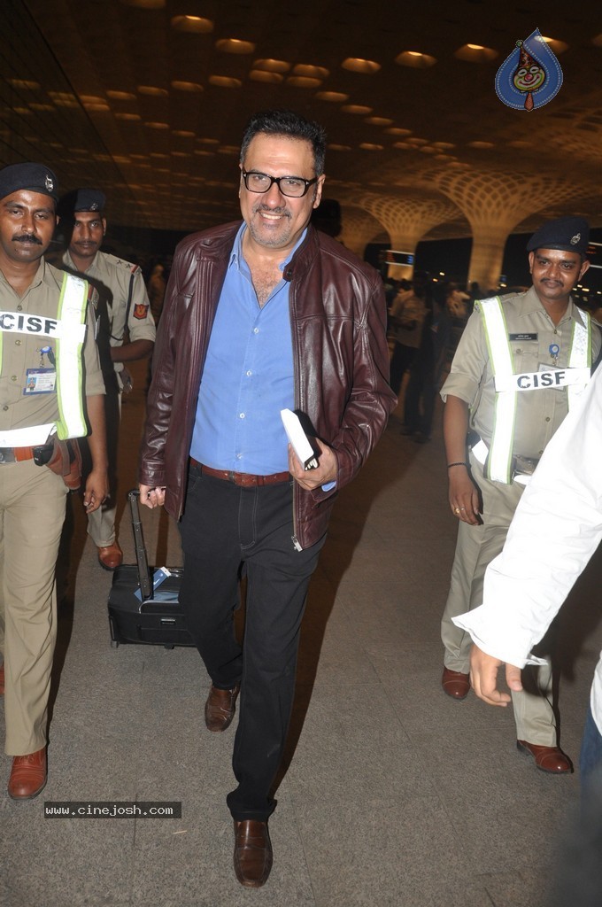 Bolly Celebs Snapped Leaving for IIFA 2014 - 24 / 77 photos