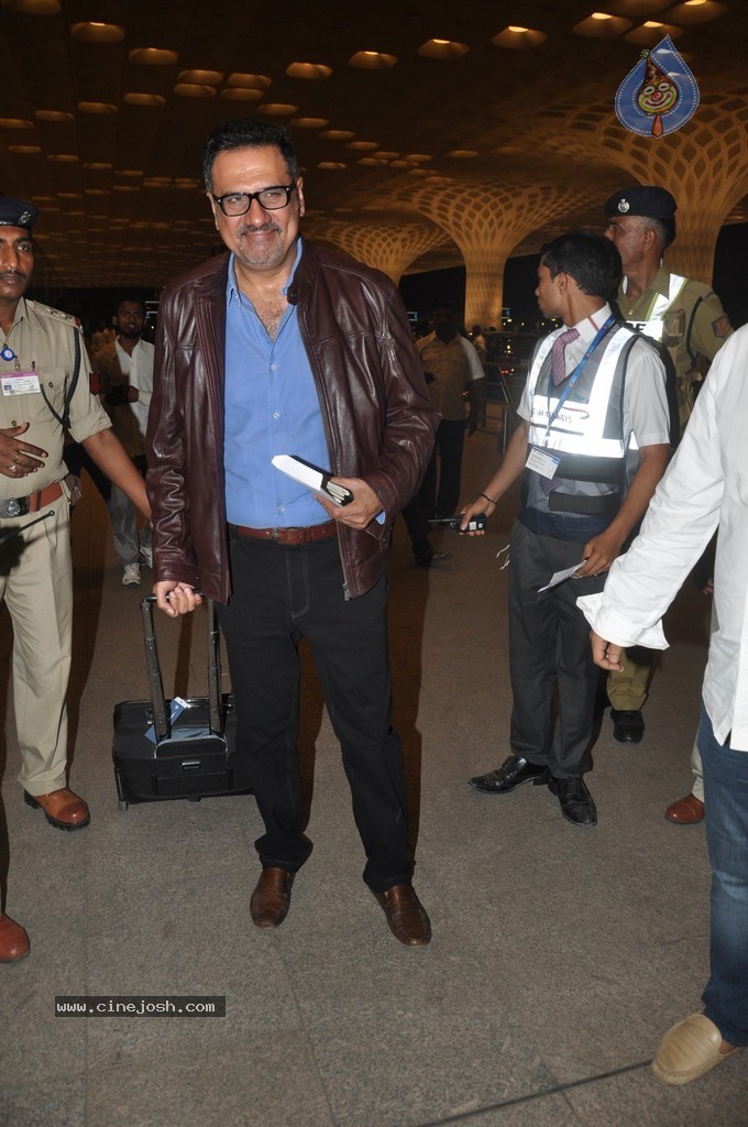 Bolly Celebs Snapped Leaving for IIFA 2014 - 28 / 77 photos