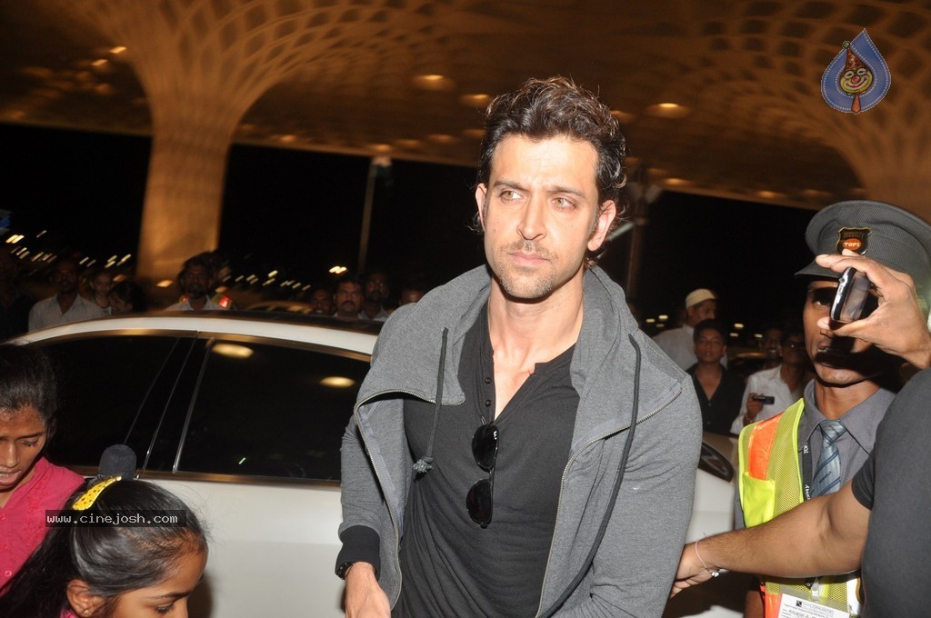 Bolly Celebs Snapped Leaving for IIFA 2014 - 36 / 77 photos