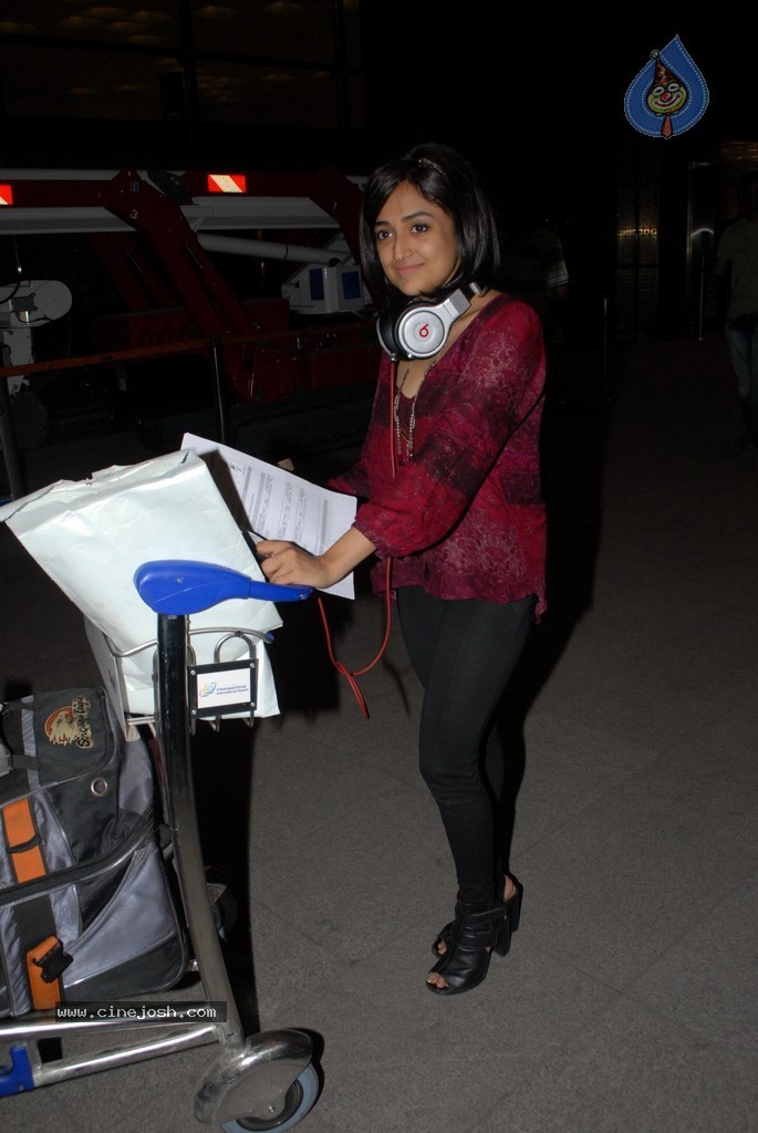 Bolly Celebs Snapped Leaving for IIFA 2014 - 37 / 77 photos