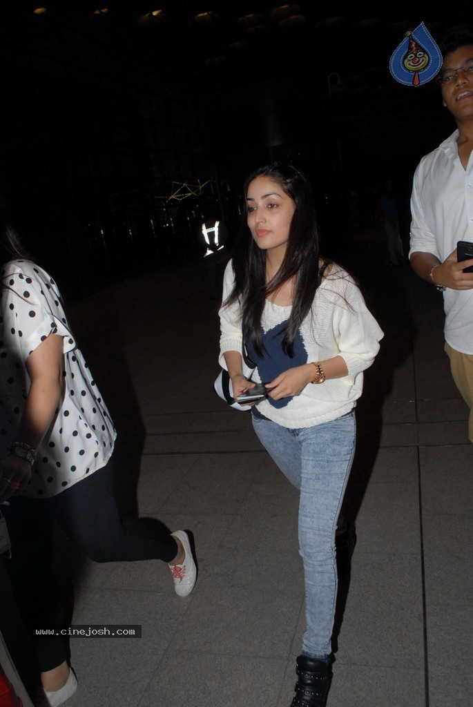 Bolly Celebs Snapped Leaving for IIFA 2014 - 39 / 77 photos