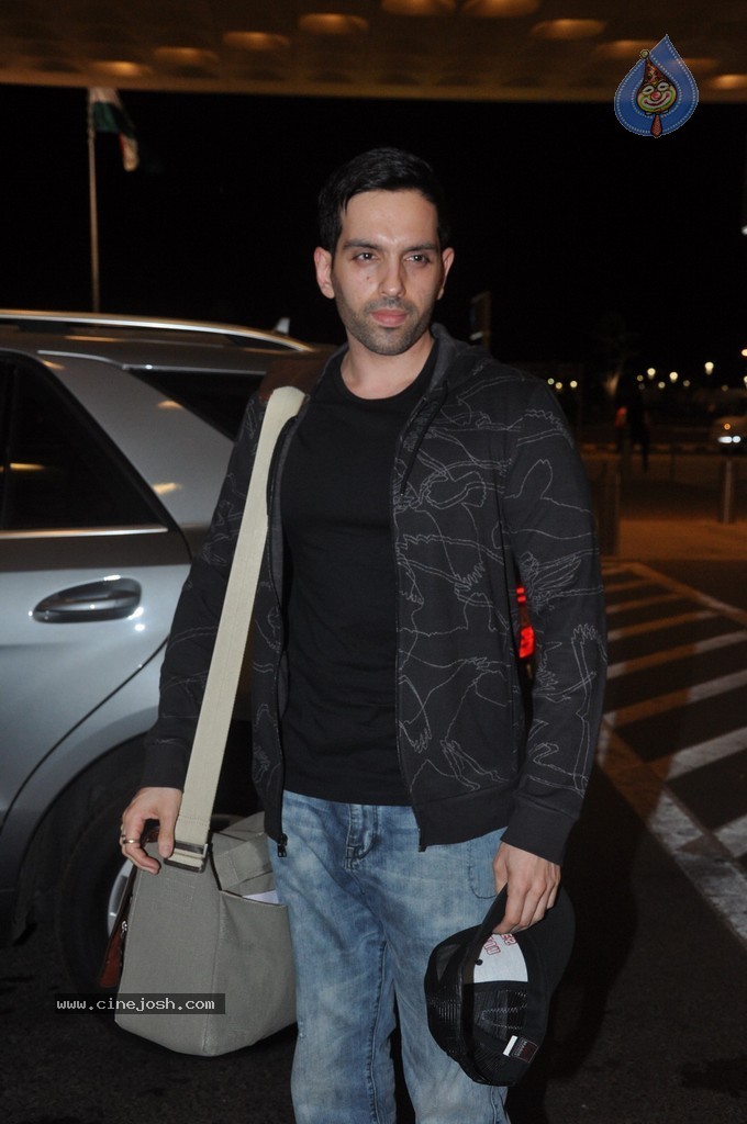 Bolly Celebs Snapped Leaving for IIFA 2014 - 46 / 77 photos