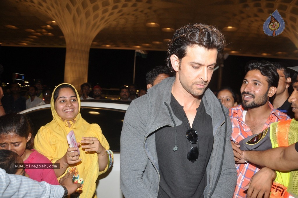 Bolly Celebs Snapped Leaving for IIFA 2014 - 67 / 77 photos