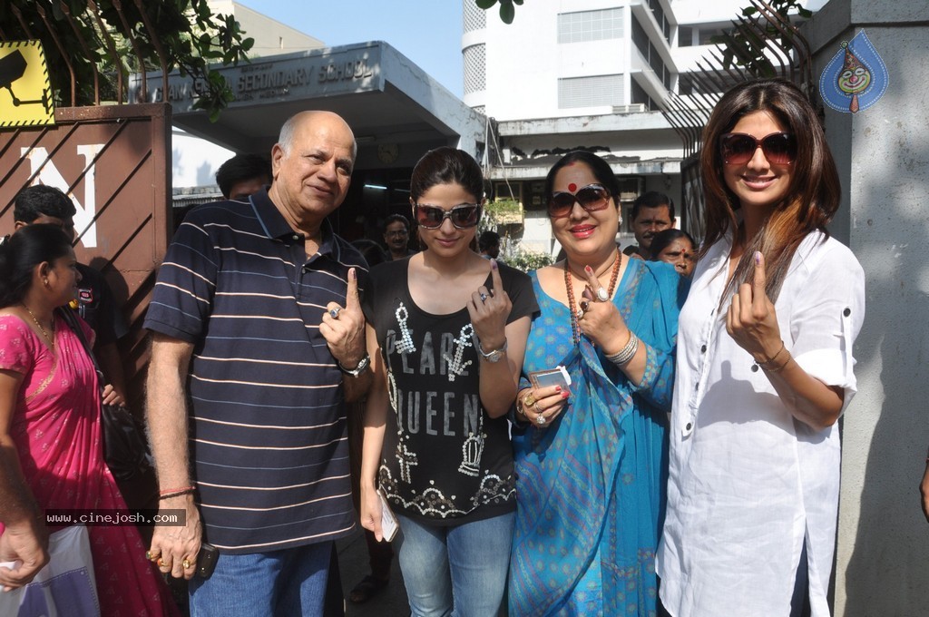 Bolly Celebs Snapped Voting for Loksabha Polls 2014 - 35 / 233 photos