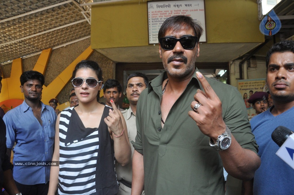 Bolly Celebs Snapped Voting for Loksabha Polls 2014 - 43 / 233 photos