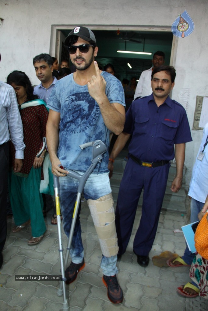 Bolly Celebs Snapped Voting for Loksabha Polls 2014 - 45 / 233 photos
