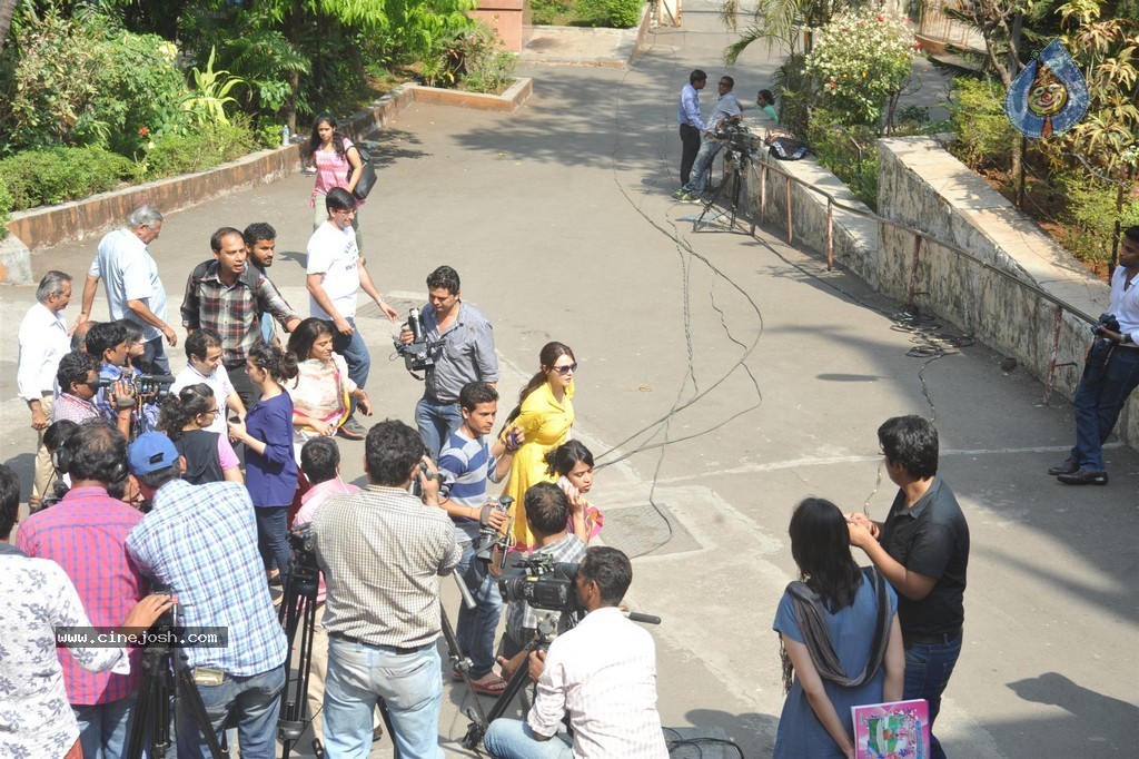 Bolly Celebs Snapped Voting for Loksabha Polls 2014 - 55 / 233 photos