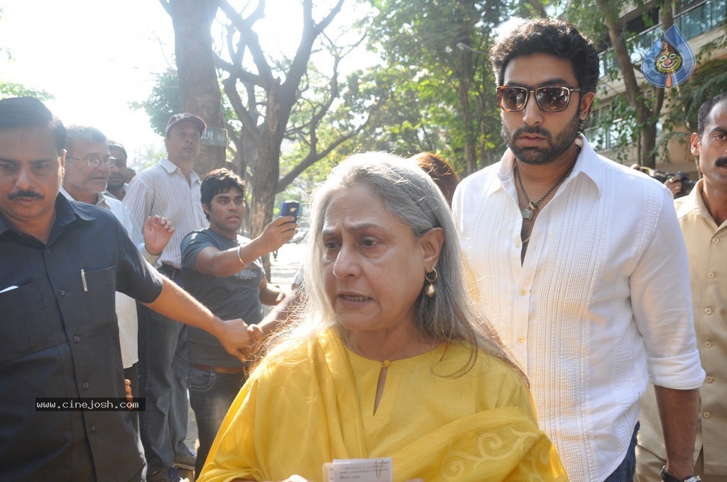 Bolly Celebs Snapped Voting for Loksabha Polls 2014 - 56 / 233 photos