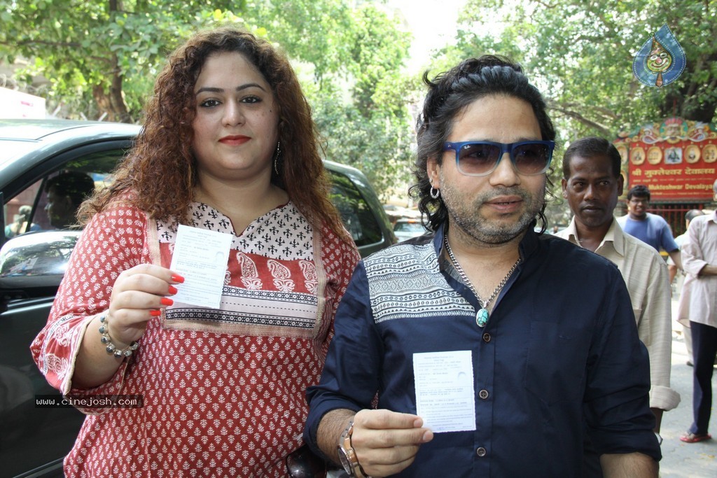 Bolly Celebs Snapped Voting for Loksabha Polls 2014 - 58 / 233 photos