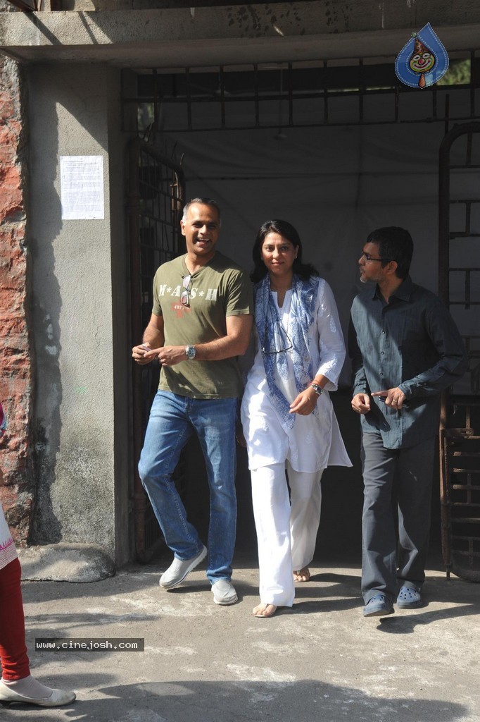 Bolly Celebs Snapped Voting for Loksabha Polls 2014 - 74 / 233 photos