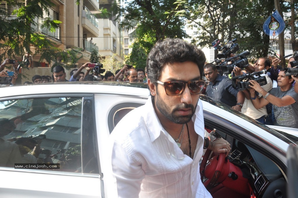 Bolly Celebs Snapped Voting for Loksabha Polls 2014 - 83 / 233 photos