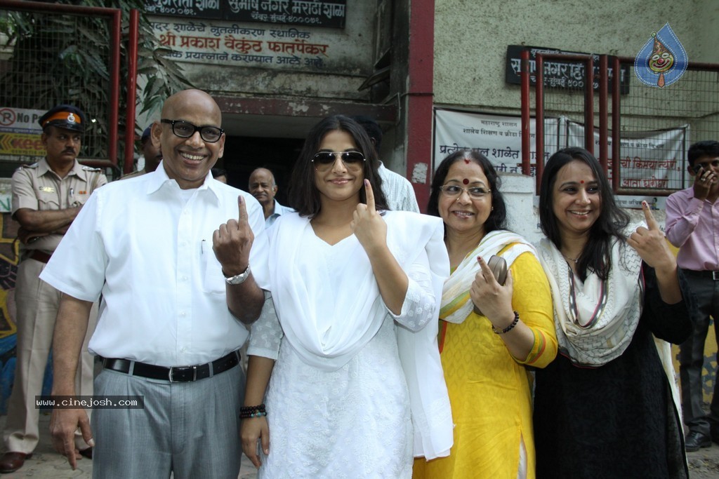 Bolly Celebs Snapped Voting for Loksabha Polls 2014 - 114 / 233 photos