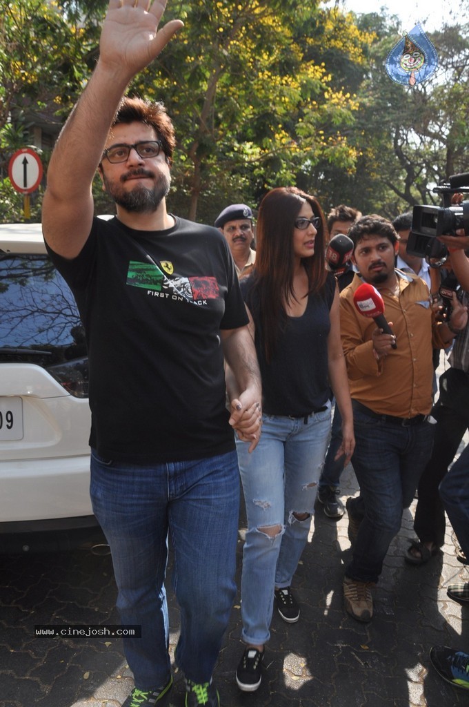 Bolly Celebs Snapped Voting for Loksabha Polls 2014 - 216 / 233 photos