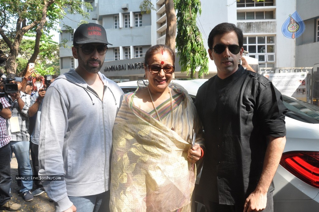 Bolly Celebs Snapped Voting for Loksabha Polls 2014 - 221 / 233 photos