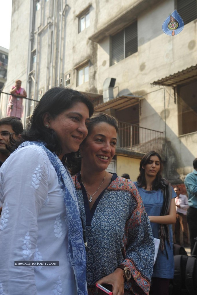 Bolly Celebs Snapped Voting for Loksabha Polls 2014 - 228 / 233 photos