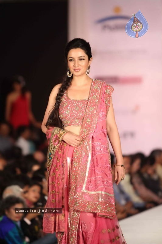 Bolly Celebs Walk the Ramp at Pidilite CPAA Fashion Show - 10 / 65 photos
