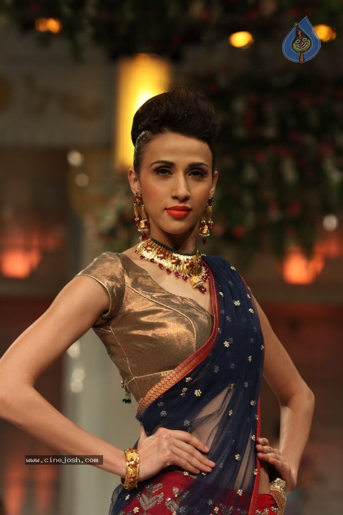 Bolly Celebs Walks the Ramp at AVIBFW- 01 - 22 / 118 photos