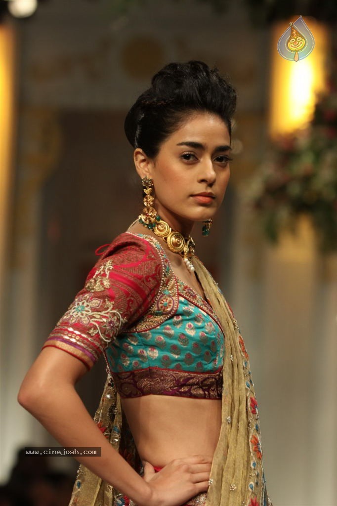 Bolly Celebs Walks the Ramp at AVIBFW- 01 - 66 / 118 photos