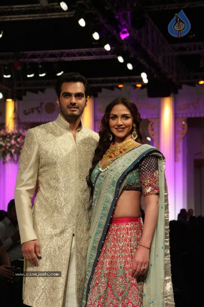 Bolly Celebs Walks the Ramp at AVIBFW- 01 - 71 / 118 photos