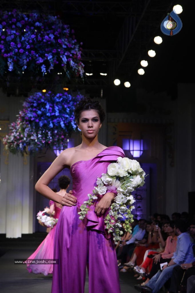 Bolly Celebs Walks the Ramp at AVIBFW- 01 - 86 / 118 photos