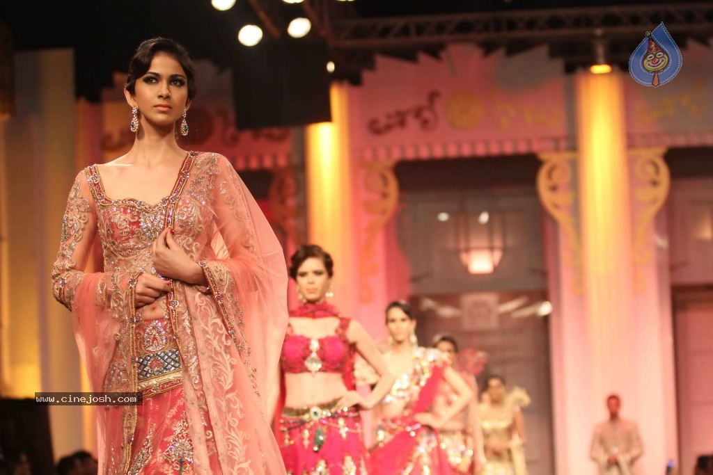 Bolly Celebs Walks the Ramp at AVIBFW- 01 - 89 / 118 photos