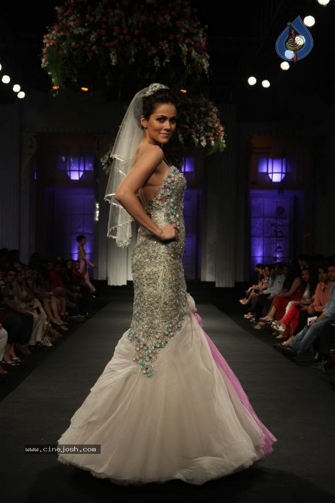 Bolly Celebs Walks the Ramp at AVIBFW- 01 - 96 / 118 photos