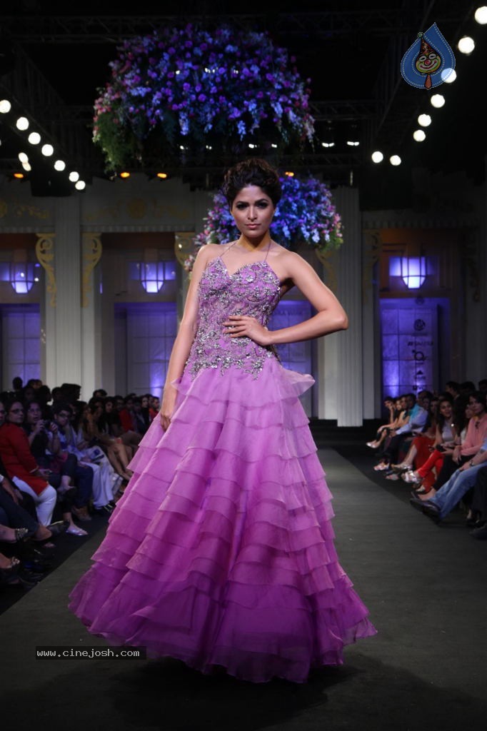 Bolly Celebs Walks the Ramp at AVIBFW- 01 - 98 / 118 photos