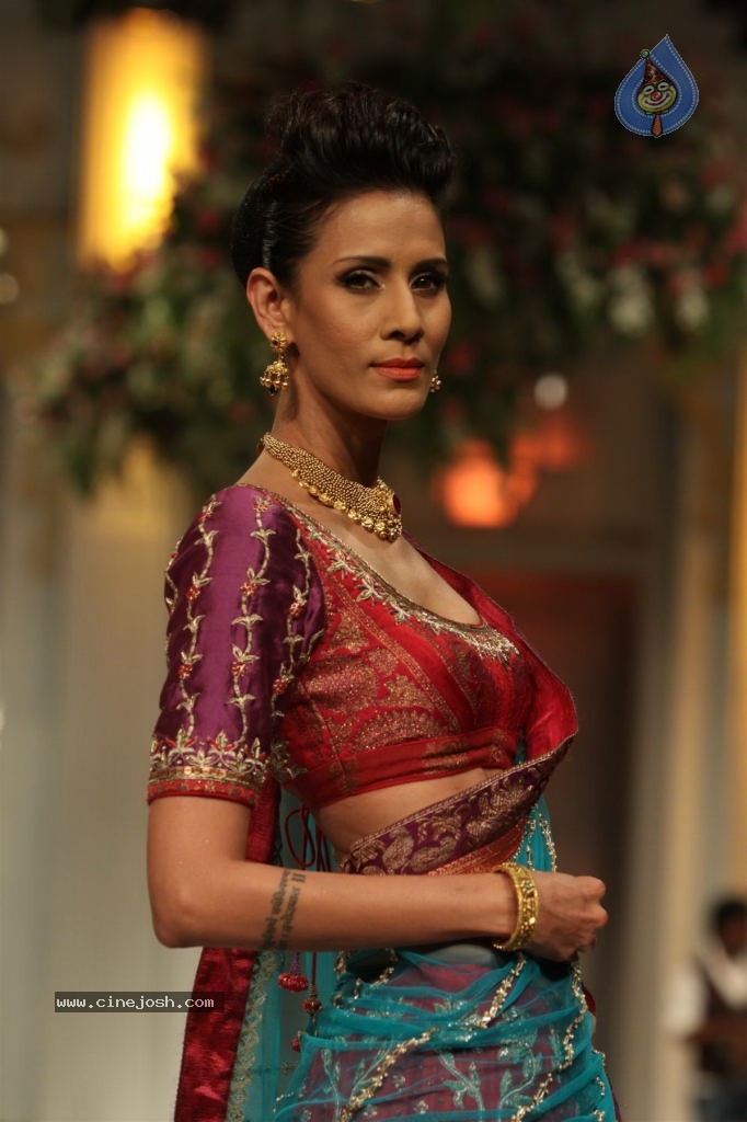 Bolly Celebs Walks the Ramp at AVIBFW- 01 - 103 / 118 photos