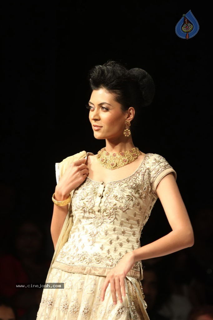 Bolly Celebs Walks the Ramp at AVIBFW- 01 - 109 / 118 photos