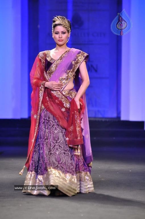 Bolly Celebs Walks the Ramp at AVIBFW- 02 - 10 / 115 photos
