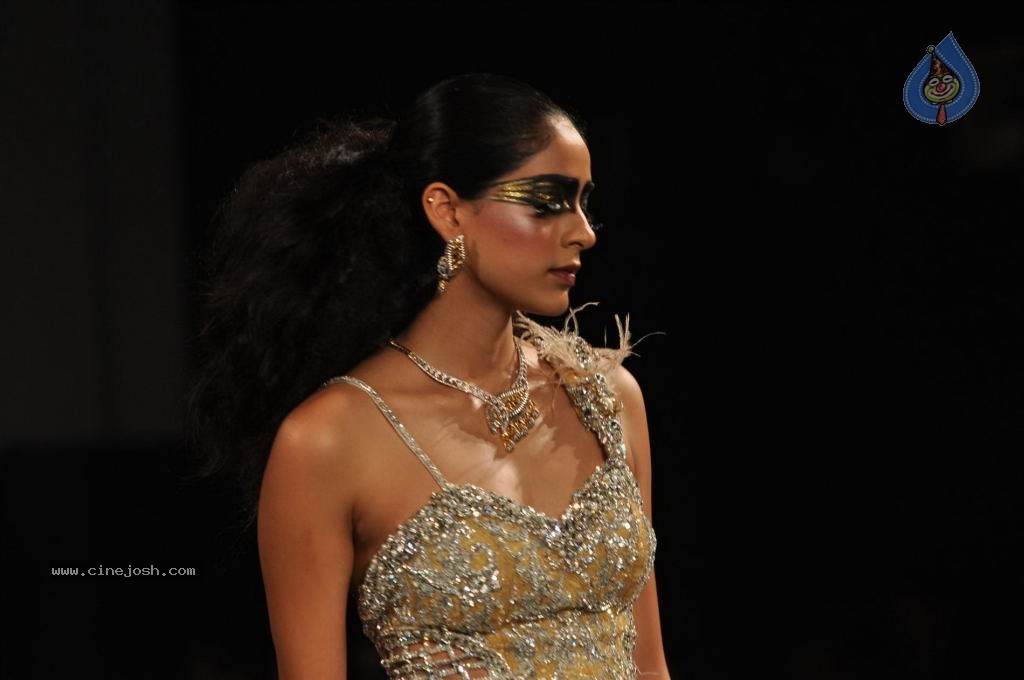 Bolly Celebs Walks the Ramp at AVIBFW- 02 - 29 / 115 photos